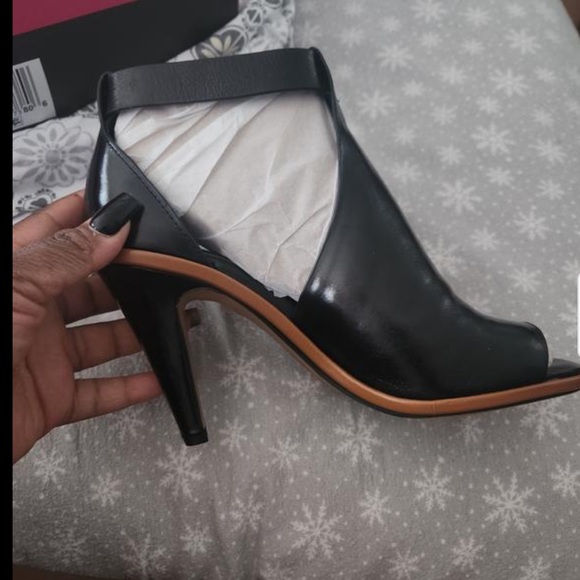 Stylish (SOLD) - Picture 2 of 7